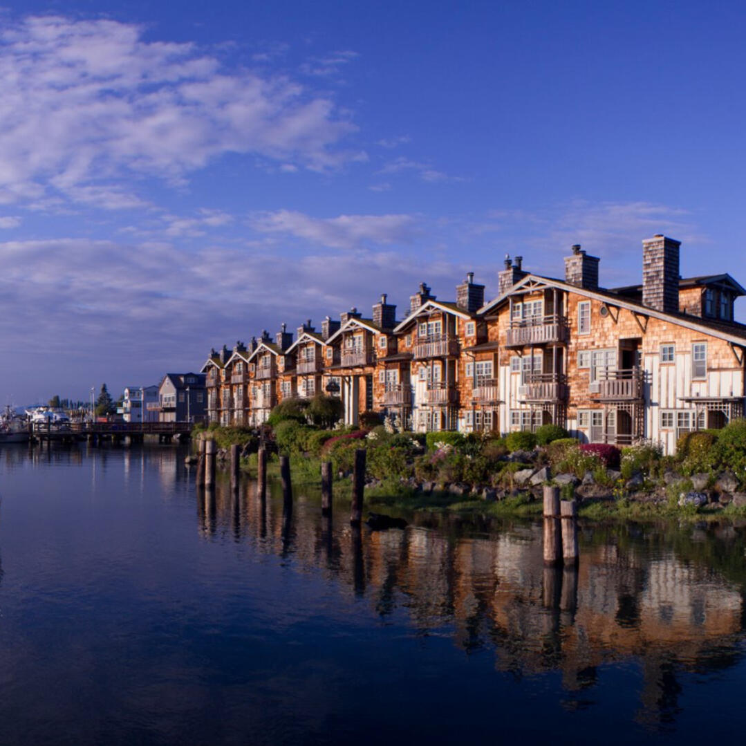 Spend four nights at the charming La Conner Channel Lodge